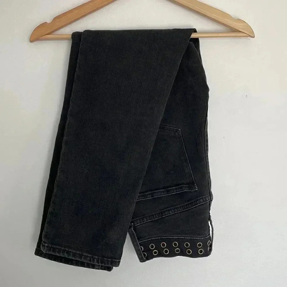 Madewell  | Classic Straight Jeans in Lunar Wash: Grommet Edition - Picture 7 of 15